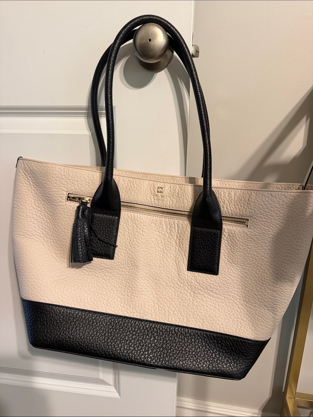kate spade Two-Tone Tote in Cream and Black